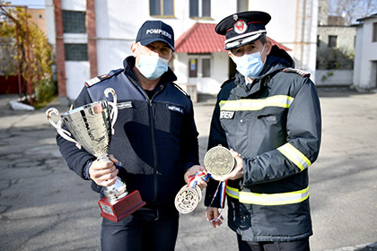 La sediul Detaşamentului de pompieri Drobeta Turnu Severin, plt. adj. Albert Mufturel a fost felicitat de conducerea instituţiei pentru rezultatele deosebite obţinute în cadrul unei competiţii internaţionale. Pompierul a fost...