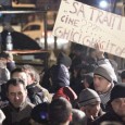 Nu doar în tomberoane se gãsesc gunoaie. Resturi alterate sînt cu duiumul în crîşmele politice, unde se vînd şi se cumpãrã doctrine pentru cleptomani, dar şi în gãştile transpartinice, care...
