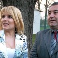Elena Udrea a divorţat de Dorin Cocoş, dupã 10 ani de cãsnicie. Chestiunea s-a petrecut în faţa notarului, cãci legea permite acum sã divorţezi şi la notar, ceea ce e...