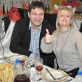 Sucã în comisia de anchetã a lu Nicolicea ãl mic, nea Duicu şi parangheliile, furturile di la Direcţia de tineret şi de ce dete nea Screciu Miami pe Ponoarele Mã frate-miu, cine zâcea cã o sã fie o varã liniştitã, nu ştie cu cine sã pune. Pã dete cãldura în dânşii, de sã umflã pãsatu şi muşchii pe ei...