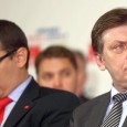 Faţa ascunsã a lui Victor Ponta Victor Ponta vrea sã parã un bãiat inteligent care are rãspunsuri la cam toate întrebãrile. Când nu are rãspuns la vreo întrebare sau nu are chef sã îşi solicite IQ-ul...
