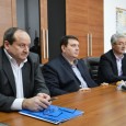 Sucã, nea Duicu şi cincinalu de angajãri pe bandã, nea Gherghe – primarele care cere sprijin ca sã-l dea înapoi şi frãţia intereselor lu nea Stãnişoarã Mã fraţilor, degeaba crezurãţi cã e democraţie, cã gata sã fârşi cu tovarãşii, cã nu sã mai existã printre noi, da degeaba. Pã degeaba, cã la ce vãzurãm zâlele astea,...