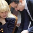 Cum s-ar putea contura în campania electoralã o luptã între Elena Udrea, candidat al PMP şi Victor Ponta, candidat din partea PSD? Unii ar spune cã mai jos decât atât...