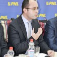 Sarabanda trãdãtorilor lu nea Duicu, întoarcerea lu tata Stãnişoarã, reevaluarea primarilor mehedinţeni şi şmecheria de culoare din bazare Mã nepoate, dupe nea Duicu mulţi viteji sã aratã, da puţini sunt în stare. Şi-o sã vedeţi cã Sucã are dreptate, cã ãsta nu sã lasã pãnã nu sã face...