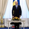 L-am vãzut pe Ion Iliescu pentru prima datã în ultimii 83 sau 84 de ani ai vieţii sale în timp ce dormita pe scãunel, la o festivitate organizatã de Bãse...
