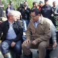 Premierul Victor Ponta s-a pogorât din barcã în cizmele de cauciuc şi a cuvântat cãtre poporul urgisit de naturã: „Sã se retragã apele!”. Sigur cã nu a fost chiar aşa,...