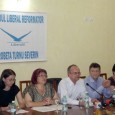 Dincolo de tot ceea ce se petrece în politica naţionalã în ultima vreme, viaţa politicã mehedinţeanã rãmâne pe mai departe una provincialã, desfãşuratã în pas de melc, molâie, fãrã mari...