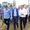 Daniel Constantin, ministrul Agriculturii şi Dezvoltãrii Rurale, însoţit de Nicolae Drãghiea, prefectul judeţului Mehedinţi, politicianul Laurenţiu Rebega, secretarul de stat George Turtoi, directorul general al APIA, Mihai Puţintei, directorul general...