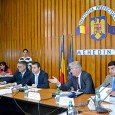Sucã, ping-pongul încãlzirii lu nea Gherghe, codu’ lu nea Şerban şi dialogu’ surzilor din Primãria Severinului Mã nepoate, plecã Sucã al meu la Bucureşti, cu prietenu lui, Sache a lu Zãpãcitu, care acu lucreazã la un aprozar. În trin spre Craiova sã mai sui în compartiment...