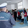 La data de 07.04.2015, în ajunul Sãrbãtorilor Pascale, poliţiştii Inspectoratului de Poliţie Judeţean Mehedinţi au adus zâmbetul şi alinarea pe chipurile copiilor aflaţi în Centrul de Plasament pentru Copii cu...