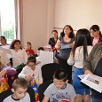 Organizaţia de Femei a PMP Mehedinţi, alãturi de preşedintele acestei formaţiuni politice, Eugen Golea, au oferit cadouri, la sediul partidului, mai multor copii din diferite cartiere ale municipiului Drobeta Turnu...