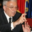 O propagandã furtunoasã şi ieftinã, servitã la fileu credulilor de serviciu, astfel ca aceştia sã voteze în favoarea rechinilor financiari, o propagandã falsã, regizatã de corporaţiiile financiare, a încercat sã...