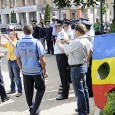 Parcã nu se putea sã nu treacã şi Ziua Drapelului fãrã o „nefãcutã” marca soţii Olteanu. Care nu au pierdut prilejul sã se „dea în stambã” nici de data asta....