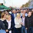 Sucã, alba-neagra cu apa caldã, pinguinii lu nea Gherghe şi interesu care poartã fesu la Toamna severineanã Mã nepoate, nu mai ţiu minte dacã-ţi spusei, da s-ar putea sã nu mai gãsim apã caldã şi cãldurã iarna asta pin Severin, cam tot aşa cum nu gãsea nerodu...