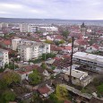 Acum cã problema încãlzirii locuinţelor şi apei calde menajere e rezolvatã, sau aproape rezolvatã din hârtii şi declaraţii, nu ne mai rãmâne decât sã aşteptãm, cu speranţã şi furie reţinute,...