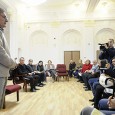 AVEŢI UN TEATRU. CE FACEŢI CU EL? S-a deschis Teatrul. Şi pentru oamenii de culturã ai Severinului care nu au mai fost nevoiţi sã stea în ploaie, fiind invitaţi sã intre la dezbateri în sala VIRGIL OGÃŞANU....