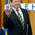 Sucã, renunţãrile lu nea Primarele, trãznãile liberalilor şi pixurile fãrã pastã ale lu nea Drãghiea Mã fraţilor, nici nu anunţã nea Gherghe bine ceva despre renunţarea la încã o candidaturã, cã sãrirã liberalii în sus de bucurie şi dupe aia de supãrare. Acuma, deşi ştiau...