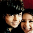 AŢI VĂZUT ACEŞTI COPII?  Poliţiştii din Mehedinţi caută doi minori a căror dispariţie a fost semnalată de mama acestora. Persoanele care pot oferi informaţii care să conducă la găsirea copiilor...