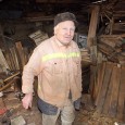                Dumitru Mladin (77 de ani) este ultimul practicant în Mehedinţi al unei meserii uitate, dogãria. Meşterul a învãţat meseria de la un vecin în urmã cu 50 de ani....