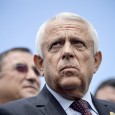                Mã nepoate, trecurãm şi anu ãsta de zilele astea grele, pentru noi bãrbaţii. Vorba vine grele, cã-s frumoase, numai lu nerodu de Sucã i sã par nesfârşite, cã cicã...