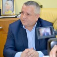                 Marius Screciu, primarul municipiului Drobeta Turnu Severin, dovedeşte reale abilitãţi de politician, chiar dacã principala sa misiune este aceea de administrare a unui oraş cu suficiente probleme. Pe lângã...