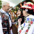           Moş Dragnea cel molcom a început sã ne atace electoral cu tot felul de mesaje de om de-al nostru. Ultima datã şi-a tras un costum popular şi a dãnţuit...
