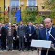                Prefectul judeţului, Nicolae DRÃGHIEA, alãturi de domnul Aladin GEORGESCU – preşedintele Consiliului Judeţean Mehedinţi, Andrei STÃNIŞOARÃ subprefectul judeţului, viceprimarii municipiului Daniel CÎRJAN şi Cornel FOLESCU, şi şefii instituţiilor militare...