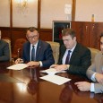 Dezvoltarea infrastructurii rutiere a judeţului Mehedinţi, prioritate pentru conducerea Consiliului Judeţean. Trei contracte în valoare de aproximativ 78 milioane de lei au fost semnate de Preşedintele Aladin Georgescu, alãturi de...