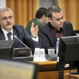                Oare cât va mai plusa Liviu Dragnea ca sã scape de puşcãrie. Altfel nu se explicã îndârjirea cu care supuşii sãi îi executã ordinele şi anume de a supune...
