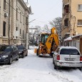      Ia uite mã nepoate, taman când ne aşteptam mai puţin, veni bãlana peste noi, auz matale?! Veni bãlana peste noi, cã-mi zisã Veta: - Mãrine, las-o mã, cã n-are...