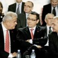 . * Ilie Nãstase a fost surprins de un poliţist foarte, foarte zelos, în trafic, dupã ce bãuse trei beri. Scandal naţional! Fostul mare campion a ripostat cu limbajul colorat,...