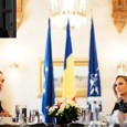                Preşedintele ţãrii Klaus Iohannis are la dispoziţie câteva variante în cazul demiterii Codruţei Kovesi din fruntea Direcţiei Naţionale Anticorupţie. Unele îi sunt la îndemânã şi le poate pune în...