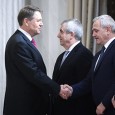                Iohannis crede cã poate pãcãli electoratul cu trezirea din somnolenţã pe ultima sutã de metri. Anul acesta s-a dat o datã cu bicicleta sã salveze nu ştiu ce pãduri...