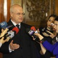                * Codul de procedurã penalã încã se zbate în chinurile facerii, aleşii împiedicându-se cam în aceleaşi probleme în care se împiedicã de atâta amar de vreme. Chestiunea la care...