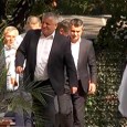                Mã nepoate, dacã nu ieream neam de olteni, tot ne fãcea nea Daea renumiţi în poante. Pã altfel nu sã explicã de unde le scoate şi pãnã unde le...