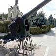                Am ajuns  sãptãmâna trecutã de câteva ori prin preajma Monumentului Eroilor din Primul Rãzboi Mondial aflat în vecinãtatea fostului hotel Parc şi am vãzut starea gravã în care au...
