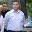 Sucã şi castraveţii, cãldura electoralã a Severinului şi memoria unui mare fotbalist Plecã Sucã de acasã. Sã dusã sã ia neşte varzã, sã bage Veta la murat, cã cicã iarna asta o sã fie mai grea ca ailaltã. Ca pin ‘77,...