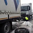 Sucã şi trinu pierdut, mândria lu’ nea Drãghiea şi drumurile sparte ale Mehedinţiului Mã fraţilor, mã mehedinţenii mei cetitori de Obiectiv, rãmasã nerodu de Sucã în trin, când venea di la Timişoara şi nu mai ajunsã acasã. Dacã îl vedeţi dumneavoastrã pe...