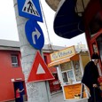                Mã nepoate, veni la mine Stancu a lu Zambilica, de o ţine pe vara lu Veta, sã-mi povesteascã ce auzi la difuzor. Cicã anunţã nea ministru Daea, bravu nostru...