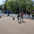 Sucã şi pliantele electorale, Ada-Kaleh-ul din sensul giratoriu şi lupta Mehedinţiului cu ambrozia Mã nepoate, venirã şi Sãrbãtorile Pascale, mai cã acuma vine şi Crãciunul, de ne cântã Fuego cum împodobeşte el bradu, mai frumos di la un an la altul. Numai...
