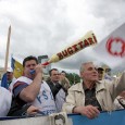 O naţiune de bugetari şi de pensionari Discutam zilele trecute cu nişte prieteni, pe stradã, despre şomaj, cã tot se apropie Bursa locurilor de muncã. Cã tot veni vorba, anul trecut nu am vãzut multã lume...