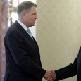                * Dulapul plin de molii de la Cotroceaua Mov boicoteazã tot ce mai poate boicota cât mai taie frunzã la câini pe acolo. Acum se chinuie sã punã beţe...