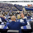 Pentru 33 de inşi europarlamentarele sunt un fel de 6 din 49 cu mai multe şanse de câştig Alegerile europarlamentare bat la uşã. Nici nu mai stau sã batã pentru cã luna viitoare suntem cu toţii invitaţi sã dãm cu ştampila sã trimitem deputaţii României în Parlamentul...