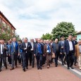             Mã frate-miu, când îmi spusã mie a lu’ Pecingine, cã sã aleasã prafu’ de industrie la Mehedinţi, io ziceam cã lasã, cã la ce bunã atâta poluare. Da ce...