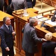 Ghilotina moţiunii de cenzurã Cade sau nu cade guvernul? Întrebarea devine din ce în ce mai secundarã, mai lipsitã de relevanţã în contextul în care, pe de o parte, moţiunea de cenzurã pare...