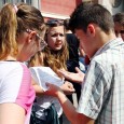 „Ai noştri tineri la Paris învaţã!”. Da, dar nu erau analfabeţi funcţional Educaţia, la pãmânt! Cerem o echipã de intervenţie SMURD pentru a fi scoasã de unde se aflã, adicã din hãul în care a alunecat şi dusã la cei mai...