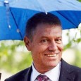 Nicio veste despre Ţara lucrului bine fãcut. Klaus şi ai lui par sã fie cocoţaţi în vârful toboganului în momentul de faţã şi de acolo, Dumnezeu cu mila! Problema nu...