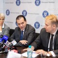 Ceea ce se întîmplã acum e o alergare nebunã cu ochii legaţi, care o sã dea ţara cu capul de pereţi! Toate scandalurile sînt o perdea de fum, ca sã...