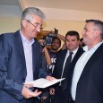Sucã şi amenda, tunurile di la Strehaia şi combinaţia di la Pro România Mehedinţi Mã nepoate, o fi di la Traian, o fi di la podu’ lu Apollodor, cert e cã ne cam feri pãnã acum Dunãrea de virusu’ ãsta de nu-i gãseşte...