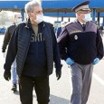 Român întors în ţarã de Paşte: Asta e România! Sunt zile de foc pentru autoritãţile din ţarã. Mii sau chiar zeci de mii de români se întorc acasã şi, potrivit Constituţiei, spun unii, trebuie sã fie lãsaţi în...